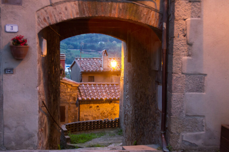 Cosa Vedere Ad Arcidosso Centro Storico Rocca Aldobrandesca E Grotta