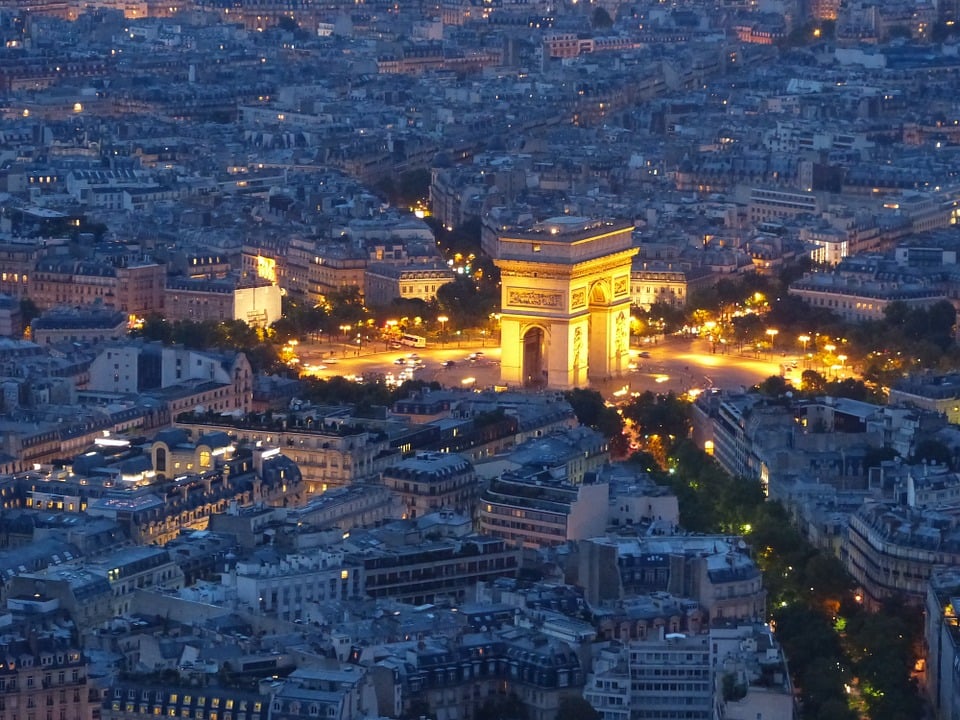 parigi-arco-del-trionfo-sera
