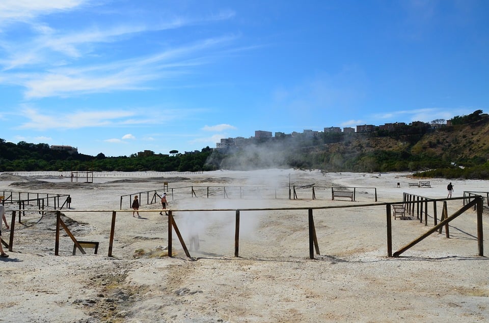 campi-flegrei-pozzuoli-solfatara
