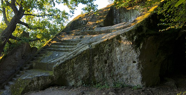 bomarzo-piramideetrusca