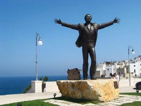 polignano-statua