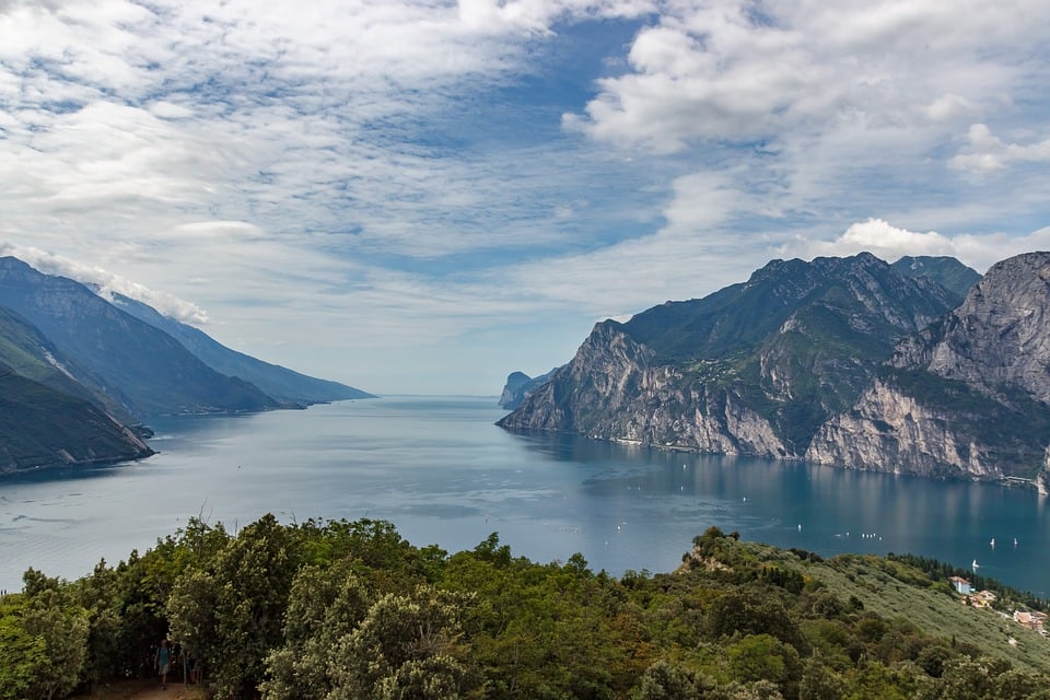 lago-di-garda-skyline