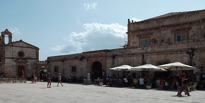 marzamemi-palazzo-villadorata