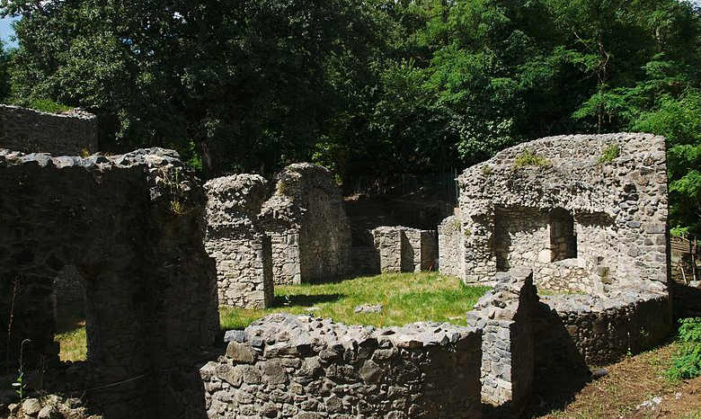 laghi-di-monticchio-abbazia-santippolito