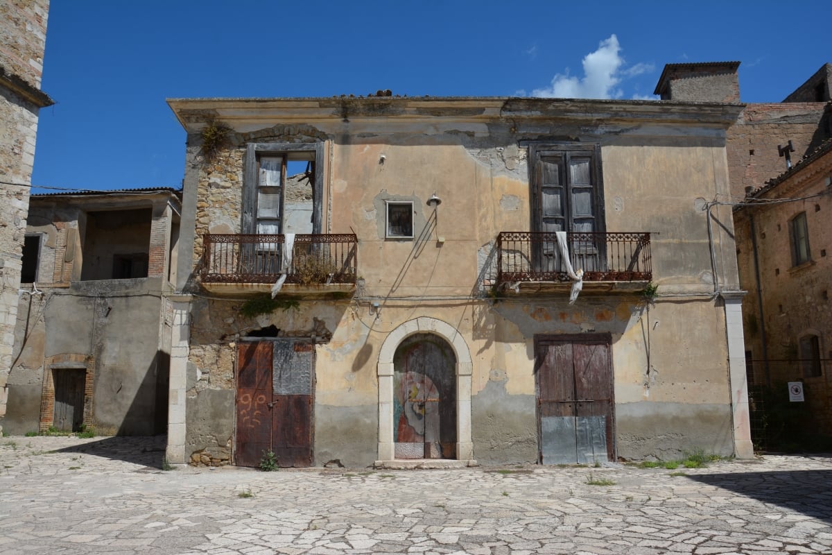 Le 5 Città Fantasma più belle da visitare in Italia