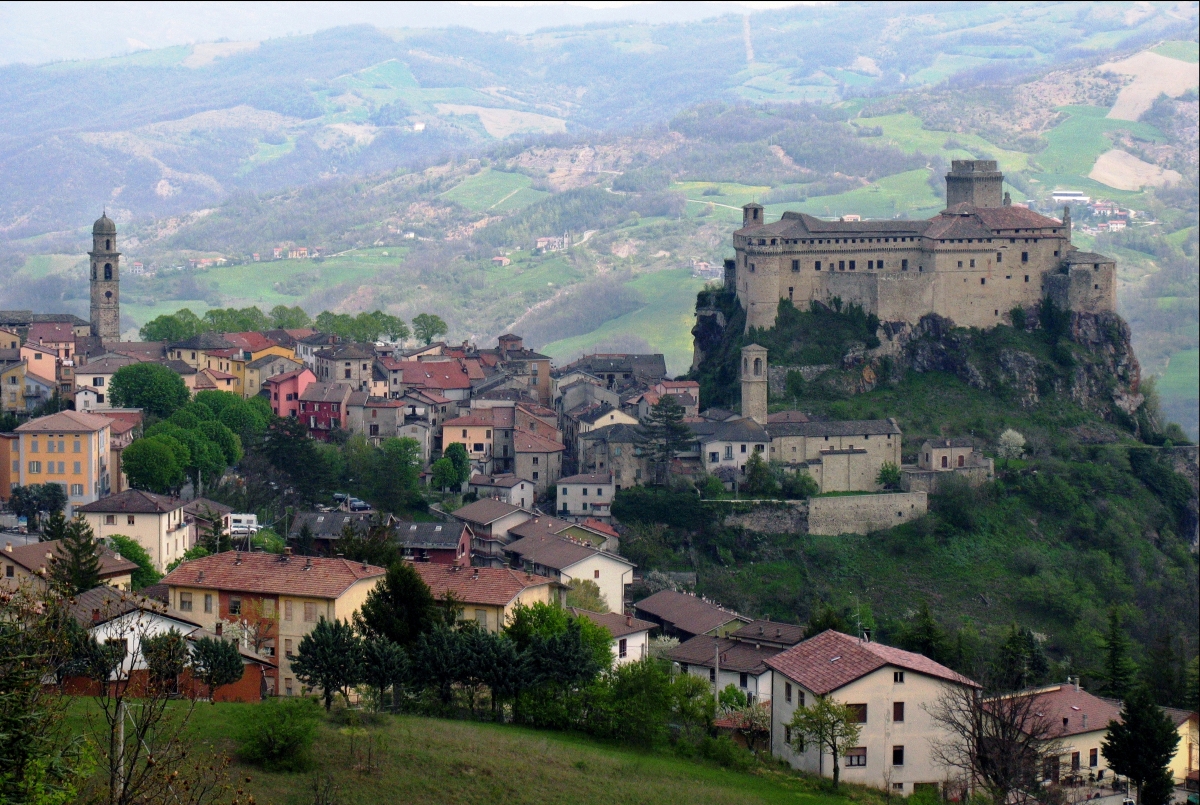 Cosa vedere a Bardi il borgo medievale simbolo dell’Appennino parmense