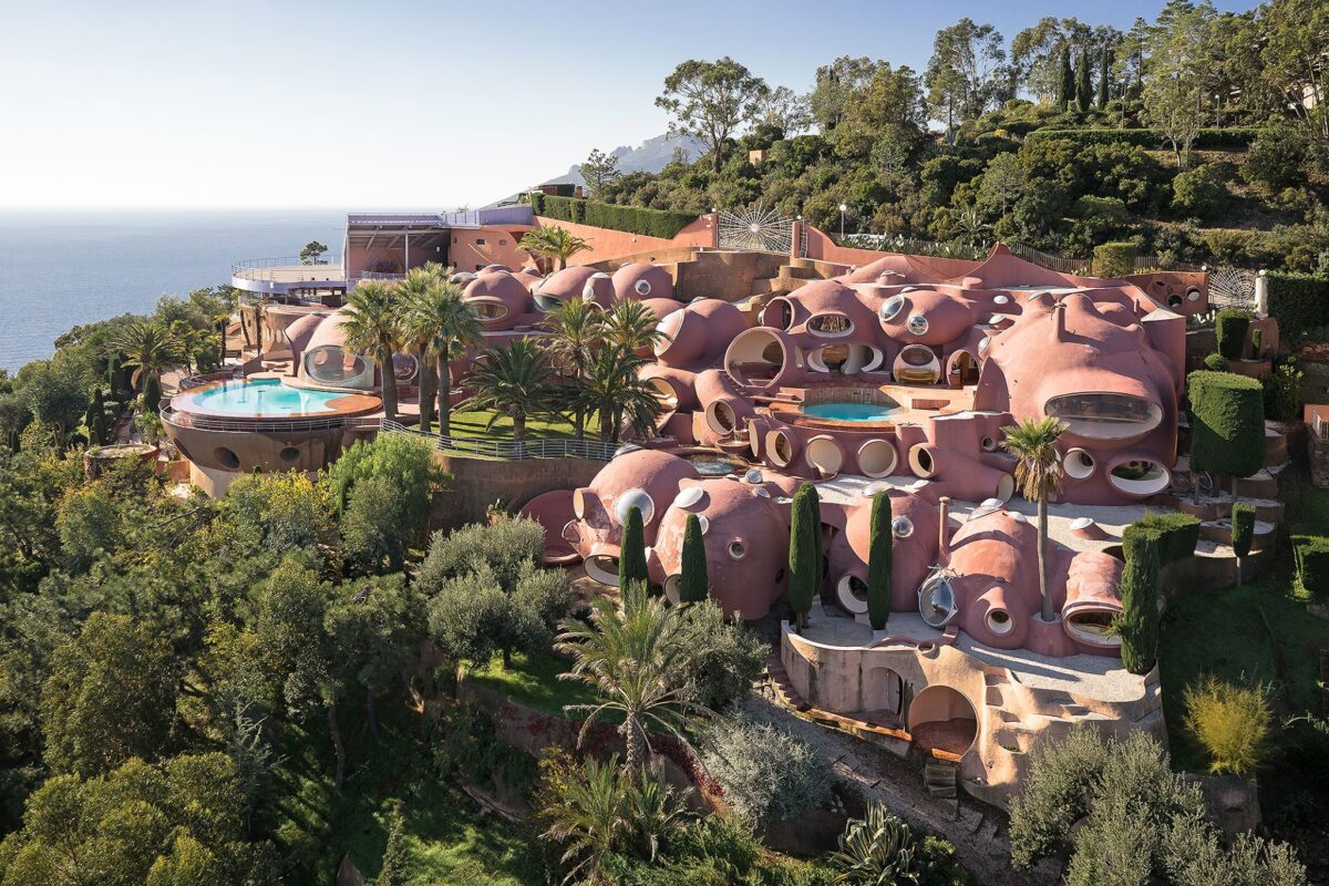 Palais Bulles: uno degli edifici iconici più belli, lussuosi e particolari al mondo proprietà di Pierre Cardin