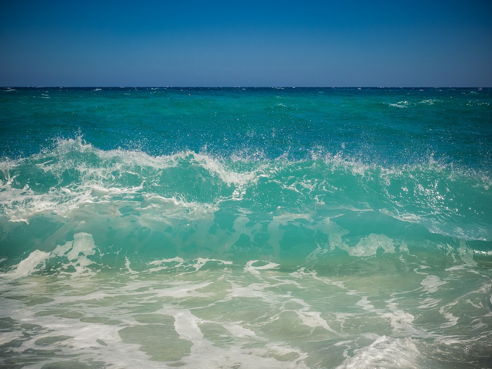 costa-smeralda-mare-onde