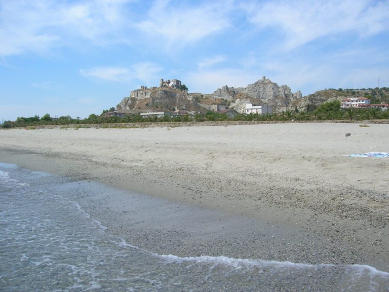 Vacanze A Roccella Jonica: Cosa Vedere E Spiaggia Di Una Delle Mete ...