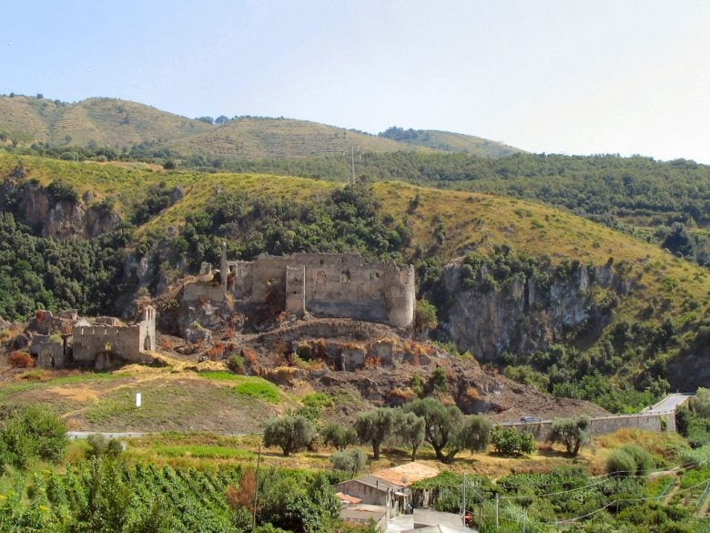 Vacanze low cost a Santa Maria del Cedro cosa vedere e spiaggia della Città dell'oro verde Vacanze low cost a Santa Maria del Cedro cosa vedere e spiaggia della Città dell'oro verde