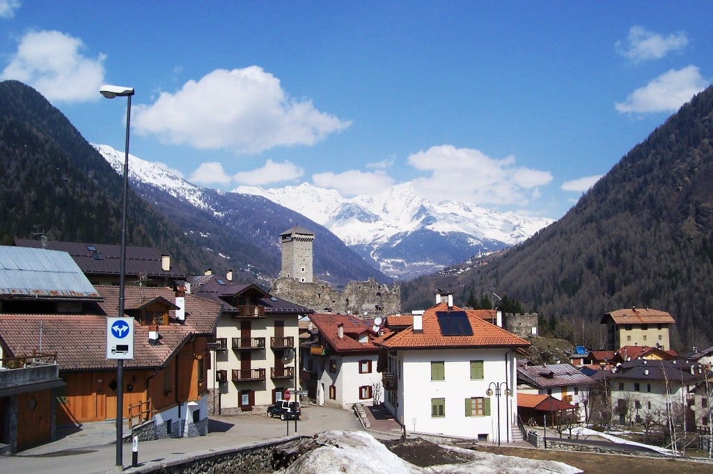 Visitare Ossana: cosa vedere nel borgo dei 1000 presepi con uno dei cieli più belli d’Italia