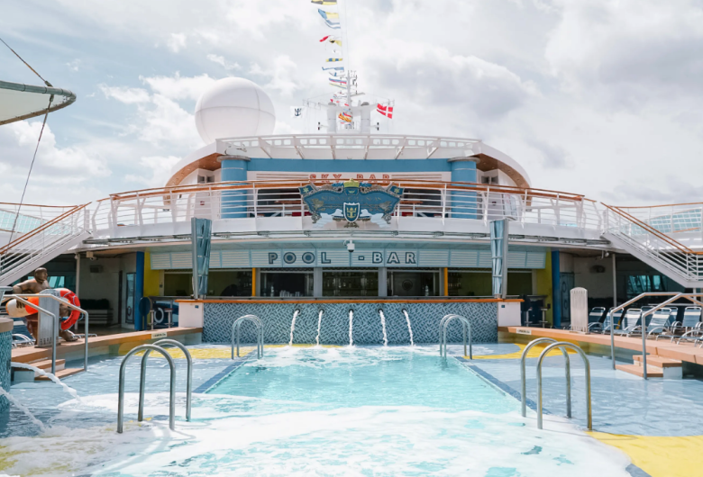 serenade-of-the-seas-piscina