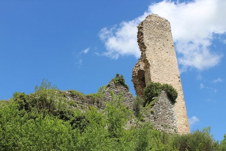 resti-castello-rasiglia