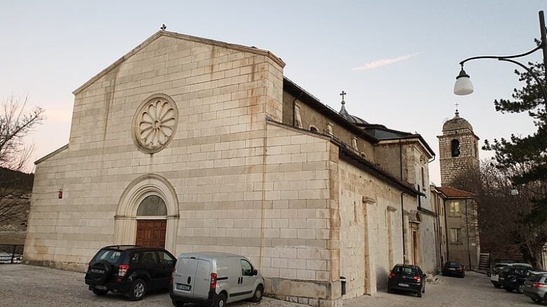 rocca-di-mezzo-chiesa-santa-maria-della-neve