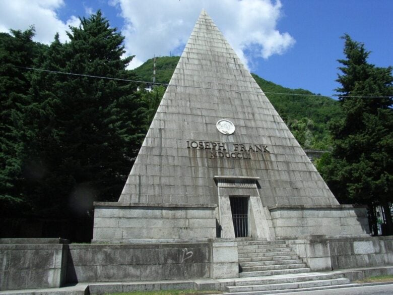 laglio-piramide