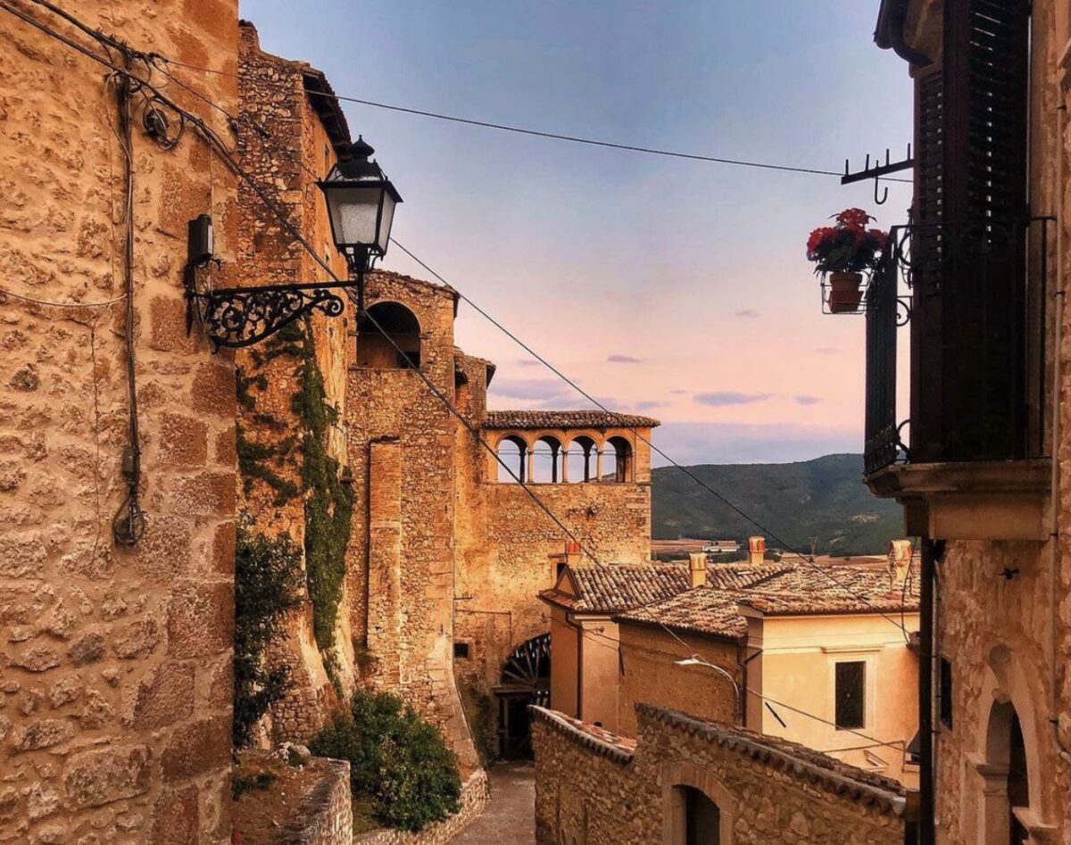 4 Borghi Più Belli Dell Abruzzo Da Visitare In Primavera