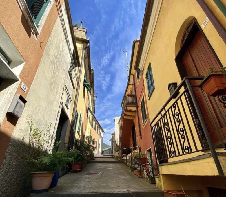 liguria-primavera-framura-centro-storico
