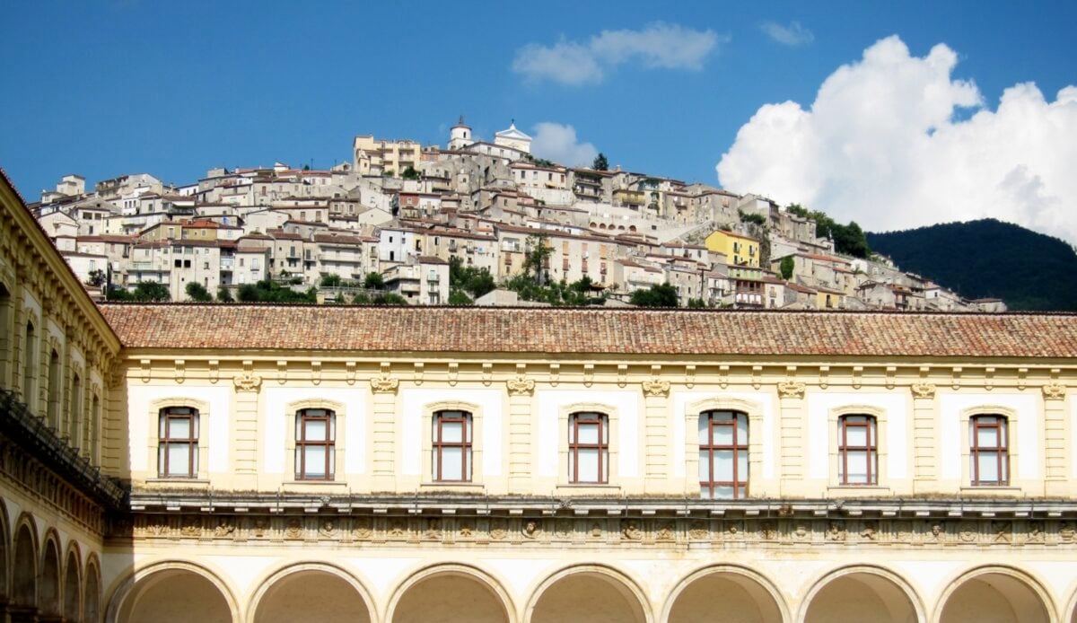 Cosa vedere a Padula, uno dei borghi più visitati della Campania famoso per la Certosa di San Lorenzo