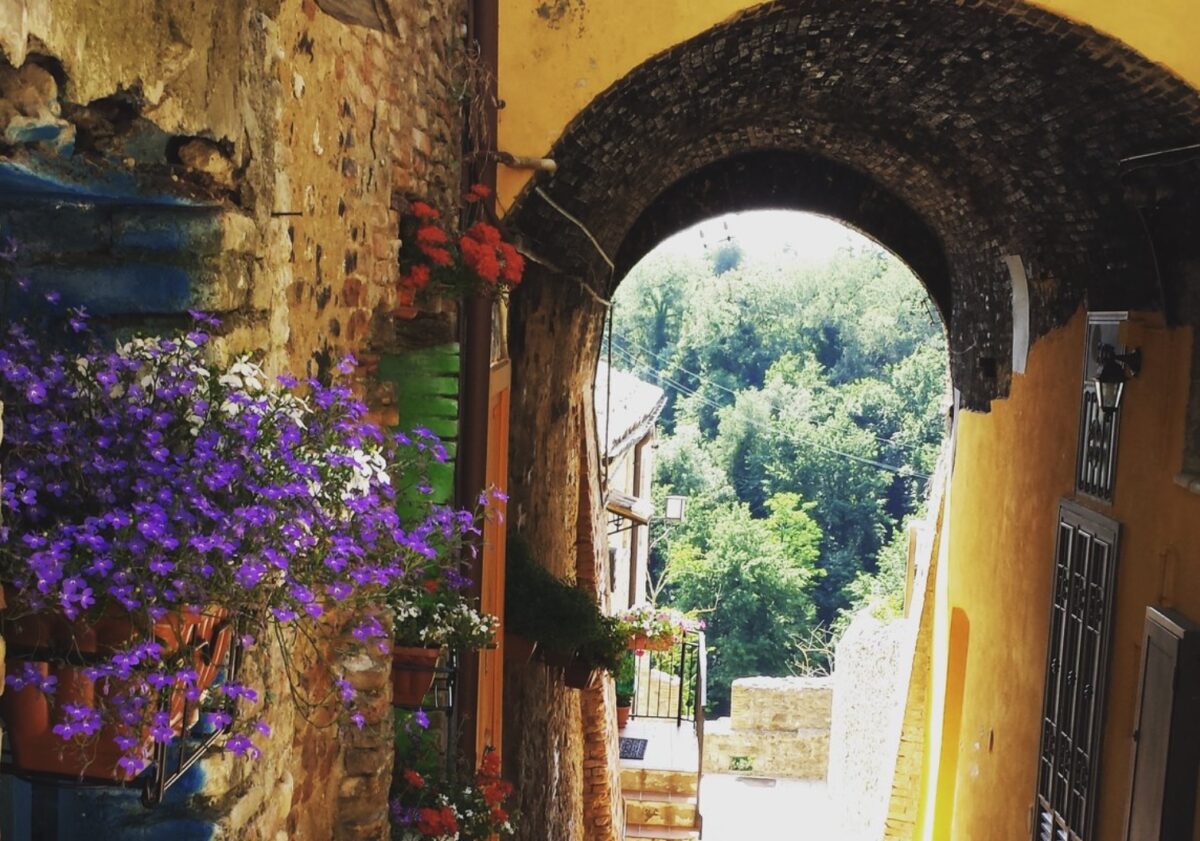 Visitare Rocca San Giovanni: cosa vedere e cosa fare nel borgo fortezza affacciato sulla Costa dei Trabocchi