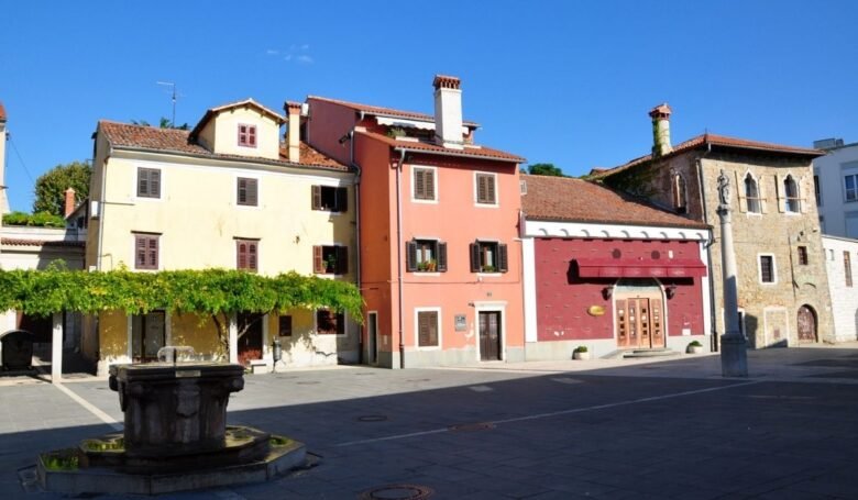 capodistria-cosa-vedere-piazza-carpaccio