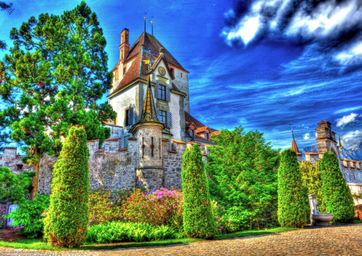 Visitare Oberhofen am Thunersee, il villaggio incantato della Svizzera con il “Castello Magico”