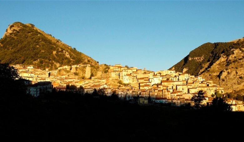 Borghi dei funghi più belli nel Sud Italia castelsaraceno