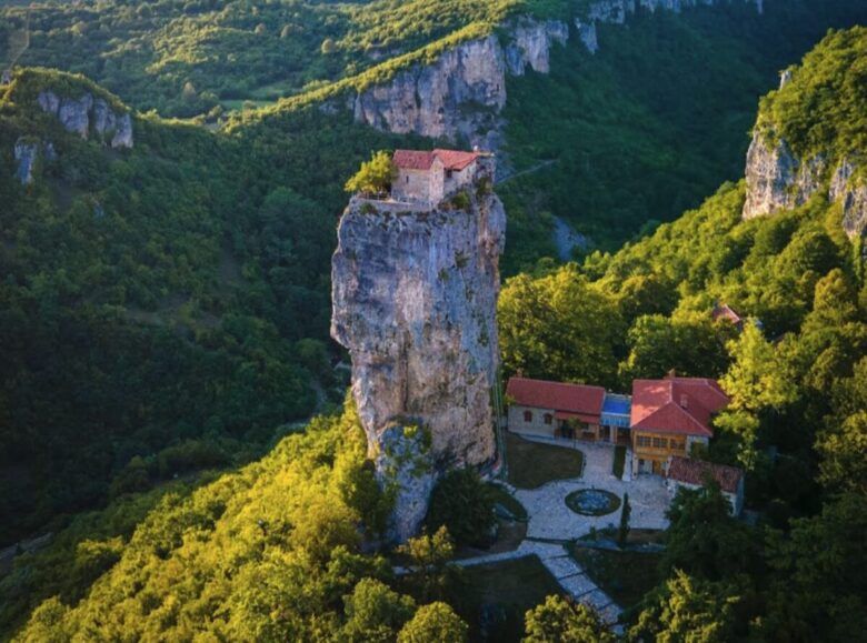 Katskhi-Pillar