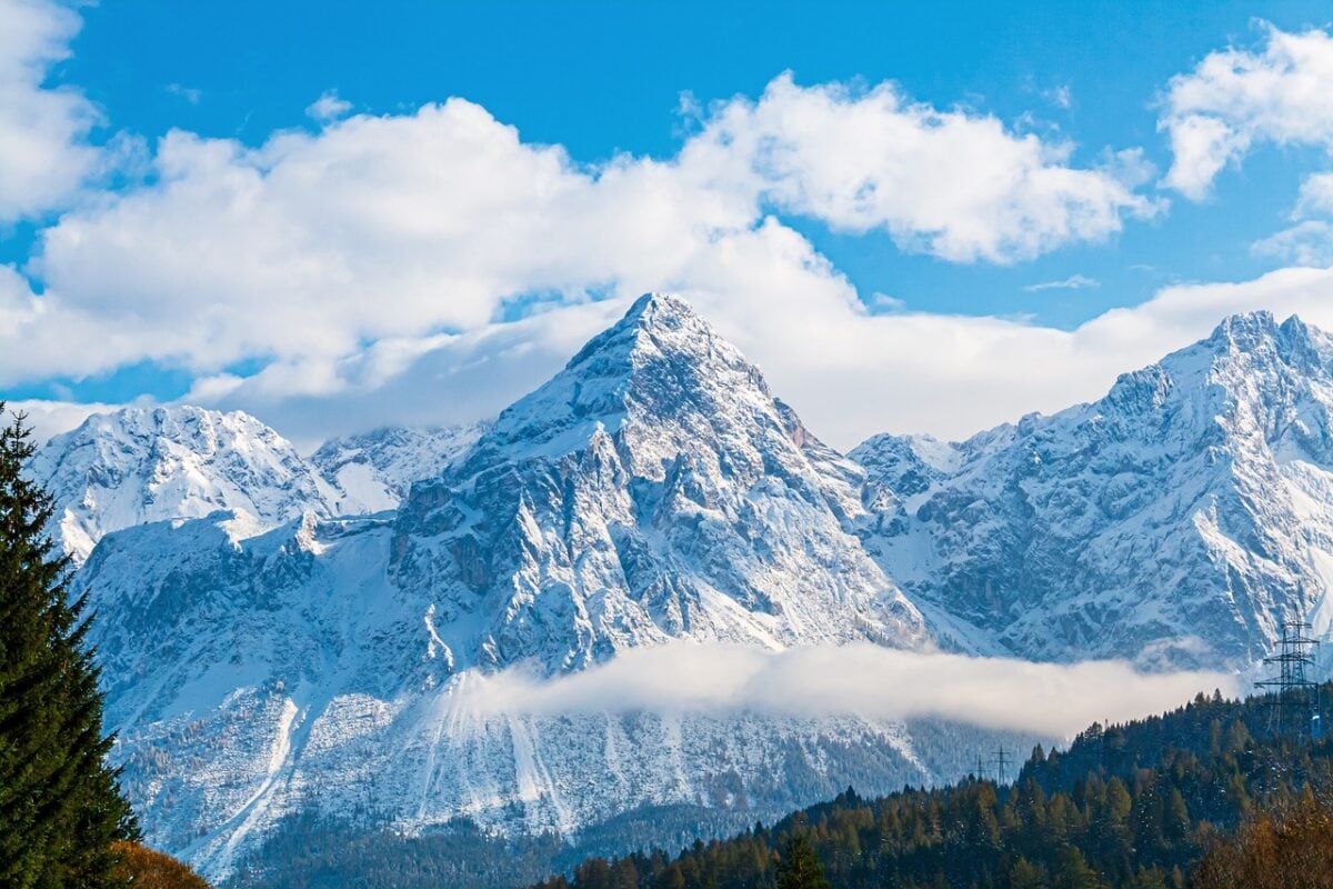 Passi dolomitici: dal 2024 sarà attiva la ZTL e le auto potranno circolare solo previa prenotazione