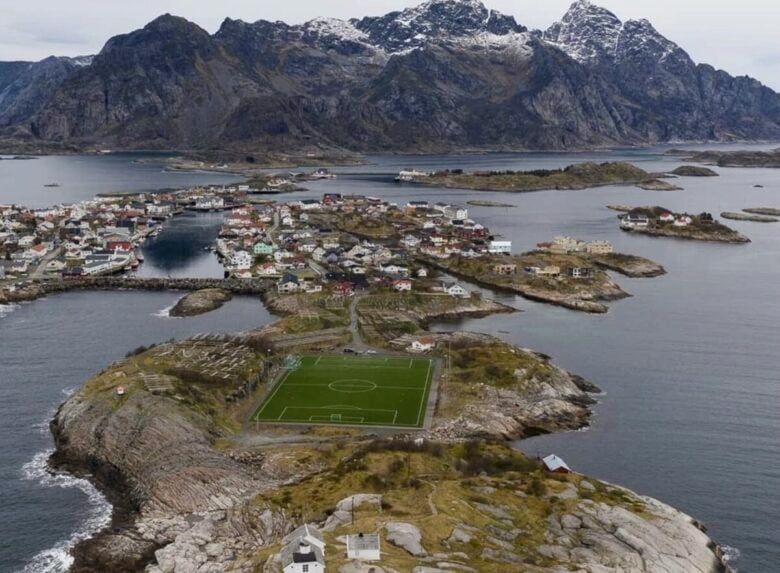 Henningsvaer-Stadion Henningsvaer-Stadion