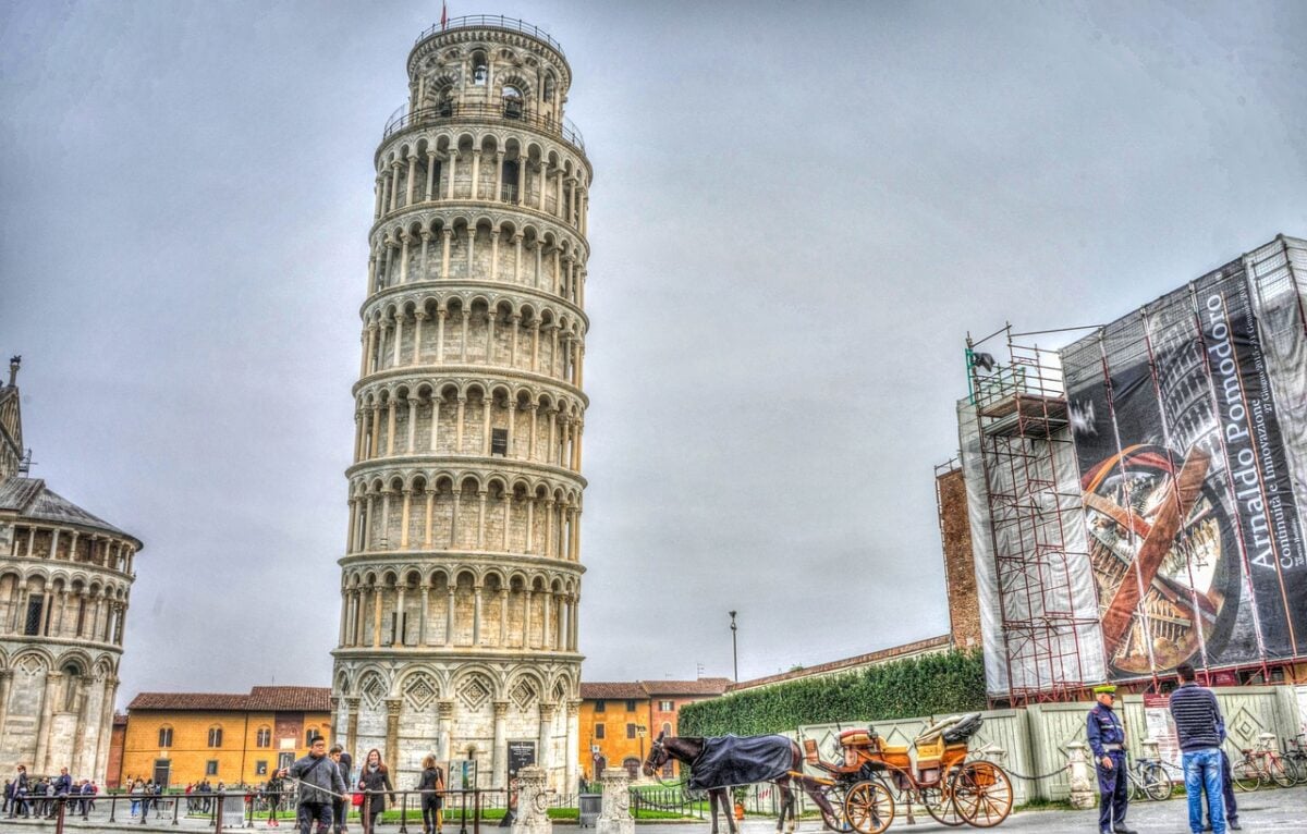 Non solo Pisa ecco le altre 7 torri più pendenti e straordinarie del mondo