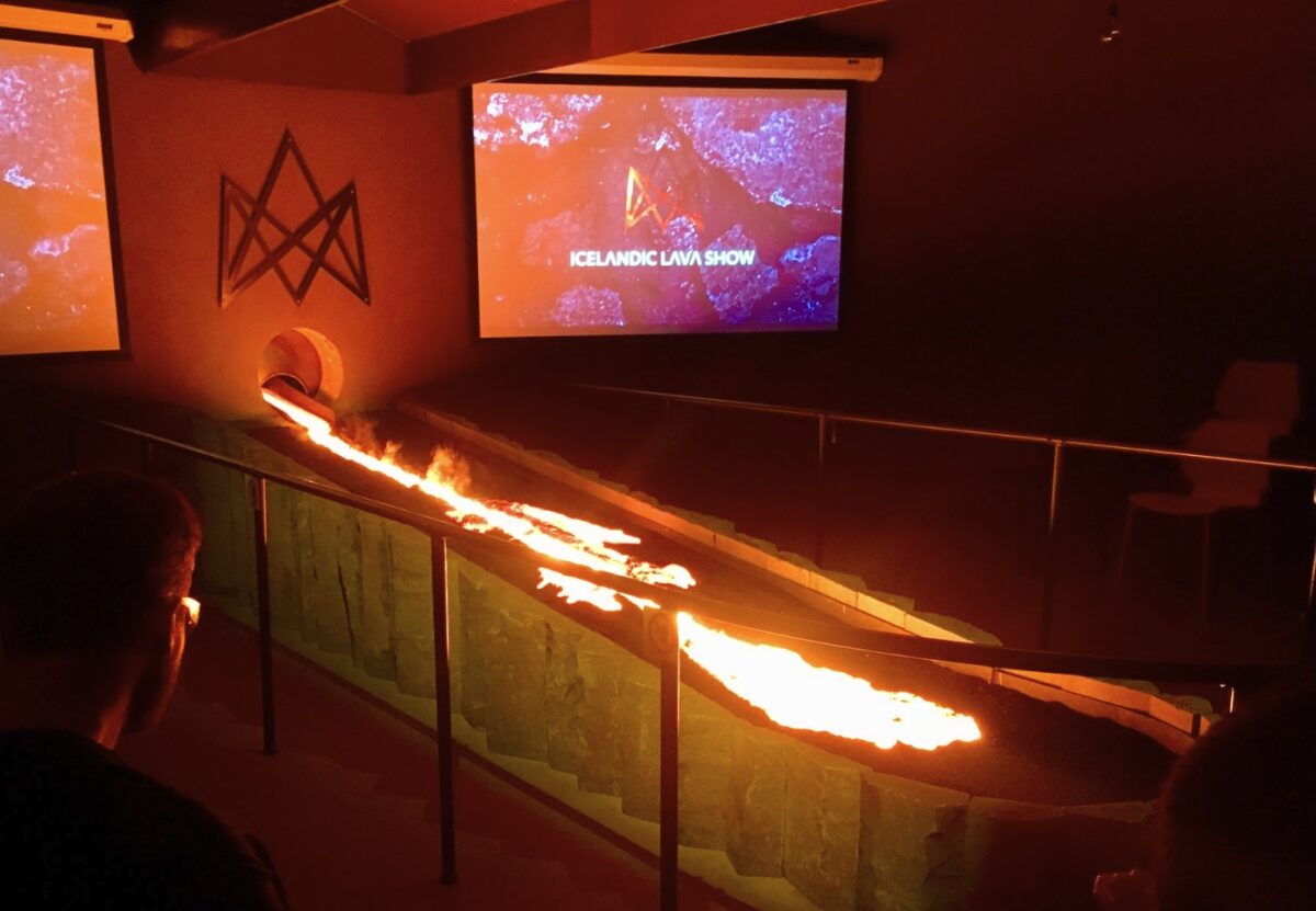 “Lava Show”: ecco dove assistere da vicino e in tutta sicurezza ad una colata di lava vera