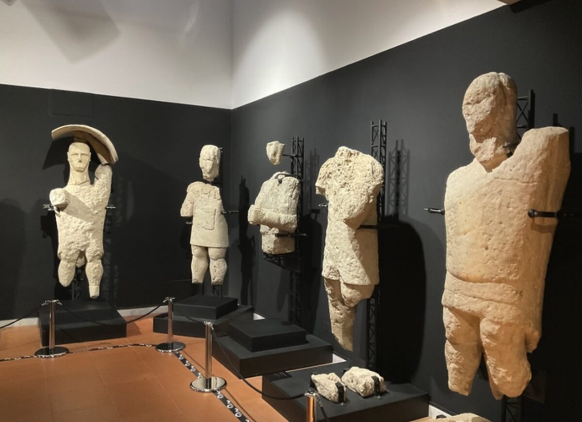“Terra dei Giganti”: la mostra itinerante di archeologia sarda sta deliziando l’Italia