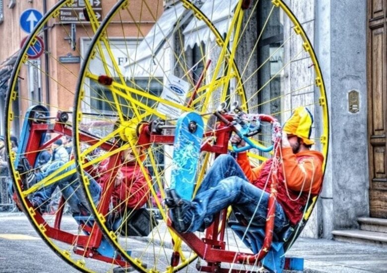 carnevale dei fantaveicoli (ph credit facebook Carnevale dei Fantaveicoli) carnevale dei fantaveicoli (ph credit facebook Carnevale dei Fantaveicoli)