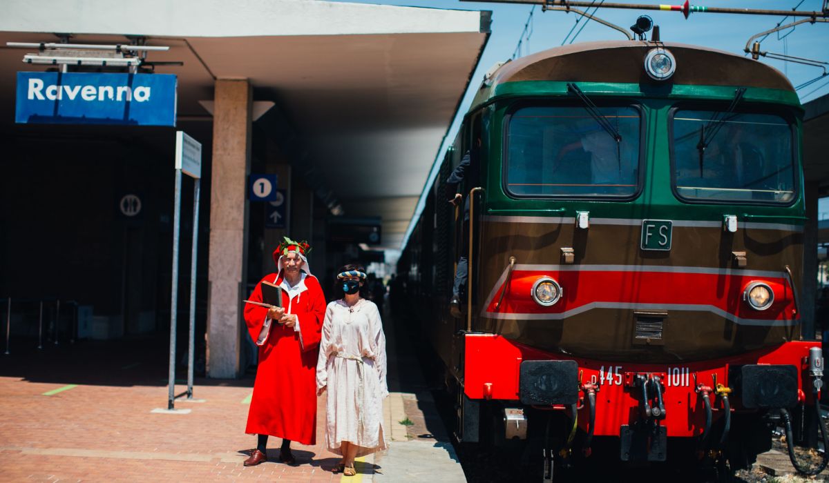 Riparte il Treno di Dante 2023: tra le novità anche le tappe nelle città d’arte di Ferrara e Bologna