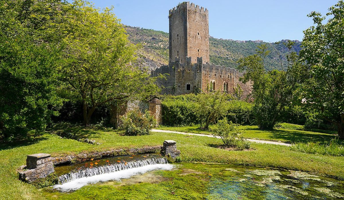 Ecco quali sono le prossime date per visitare il magnifico Giardino di Ninfa, vicino a Roma