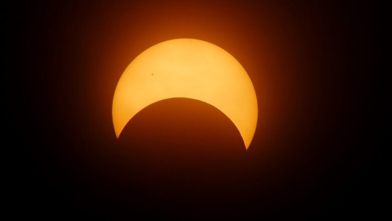 esclissi solare ibrida esclissi solare ibrida