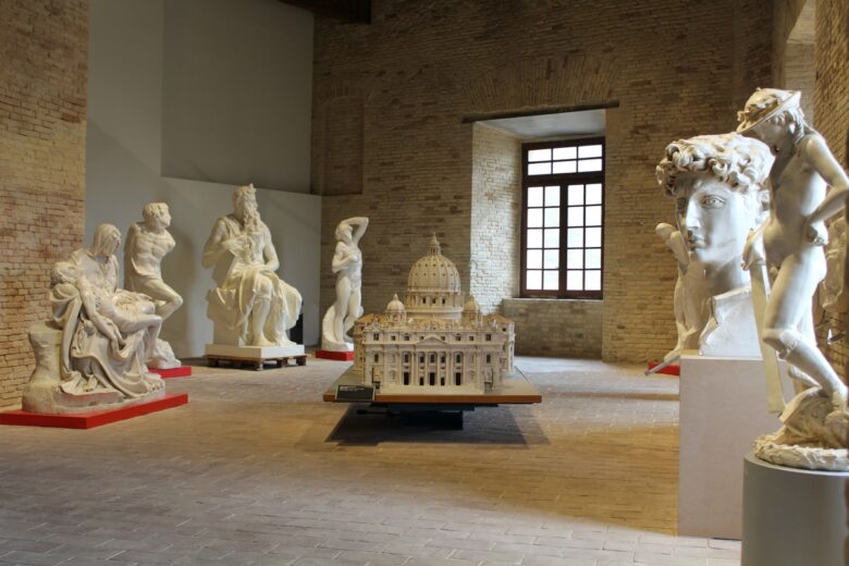 Sala Rinascimentale del Museo Tattile Statale Omero Sala Rinascimentale del Museo Tattile Statale Omero