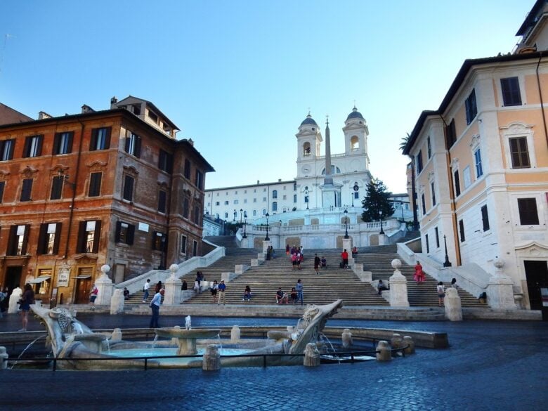 Fontana della Barcaccia a Roma Fontana della Barcaccia a Roma