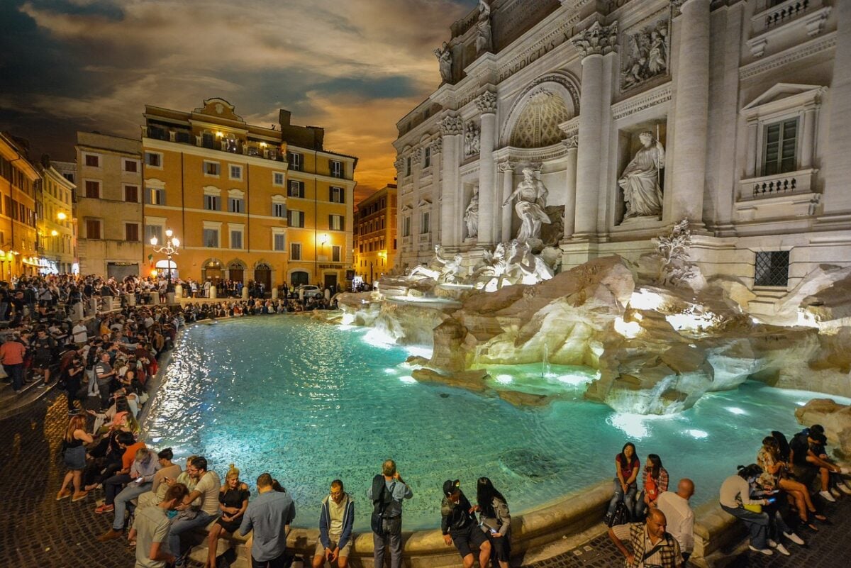 Torna l’acqua nella Fontana di Trevi, e riapre al pubblico