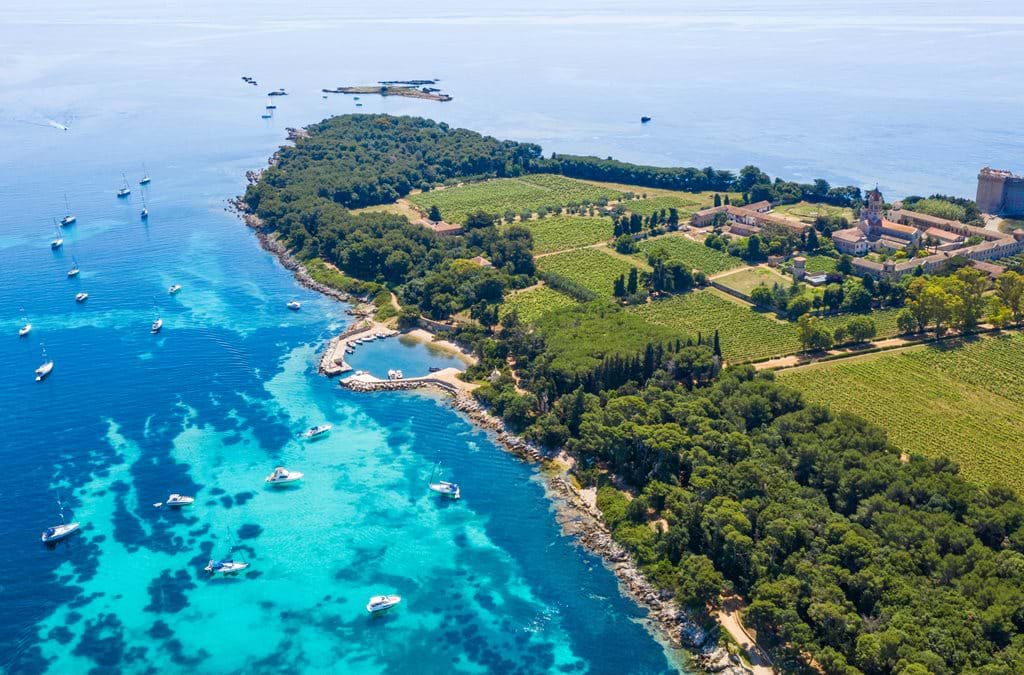 Questo hotel in Costa Azzurra vi lascerà di stucco con una meravigliosa Spa di lusso, spiaggia privata e ristorante sul mare