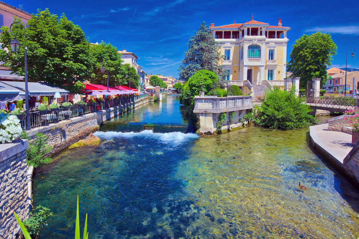 Sembra di essere a Venezia ma siamo in Provenza: questa cittadina francese vi sorprenderà