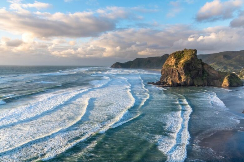 lion-rock-piha-beach-oceano lion-rock-piha-beach-oceano
