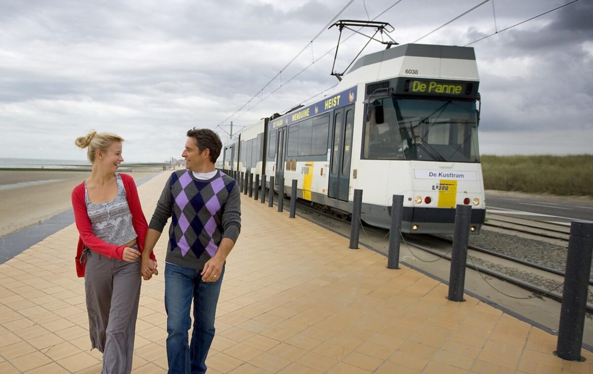 La linea di tram più lunga del mondo in questo bellissimo itinerario che costeggia le meraviglie d’Europa