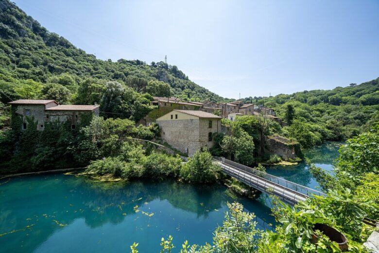 stifone-borgo-che-galleggia-sull-acqua stifone-borgo-che-galleggia-sull-acqua