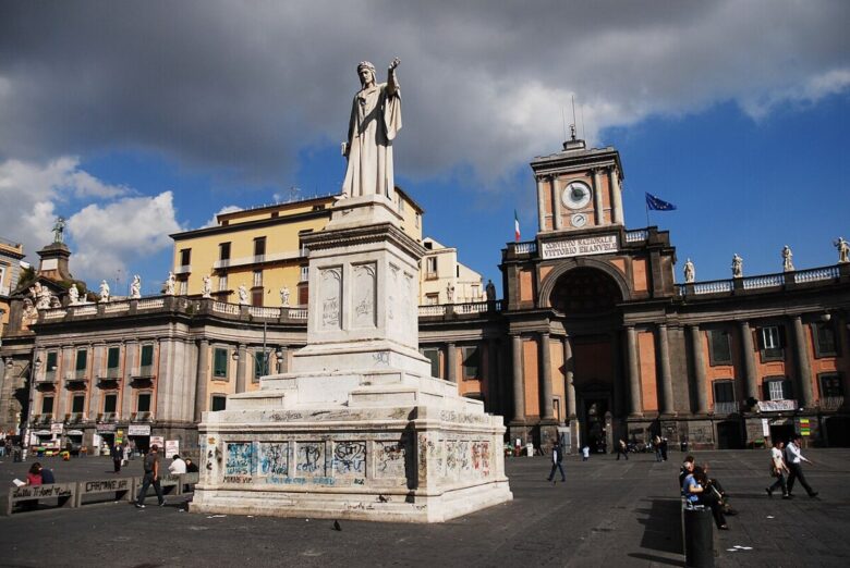 Lo Splendido Natale A Napoli Tra La Storica Tradizione Del Presepe E I Mercatini Di Piazza Dante