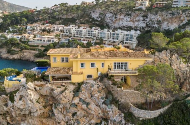 casa-mallorca-yellow-castle