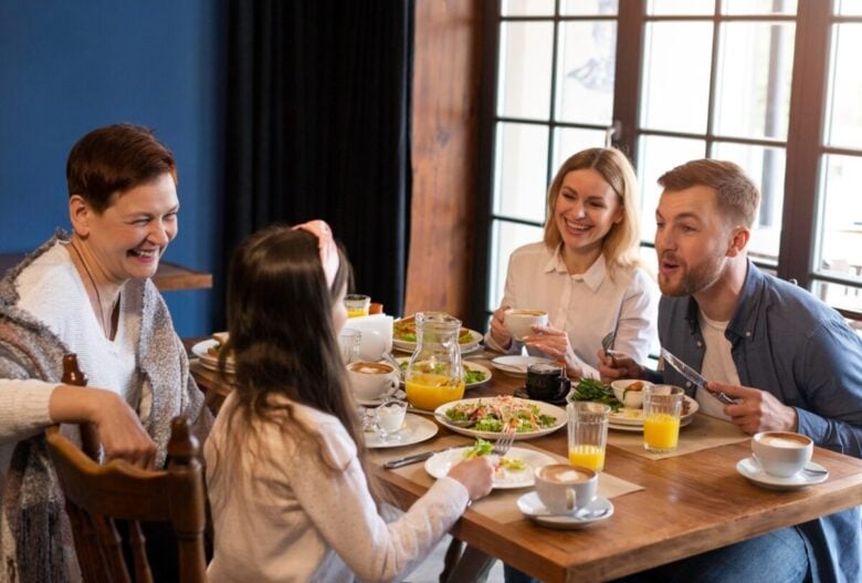 famiglia-cena-ristorante