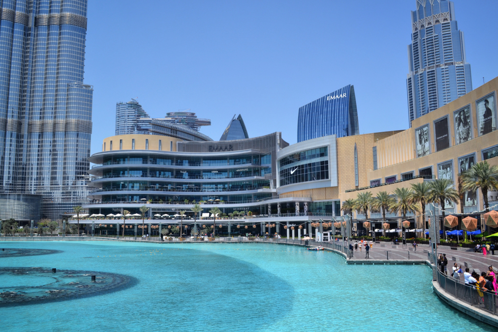Dubai,,Uae,-,19,April,2019:,Dubai,Mall,Curved,Facade