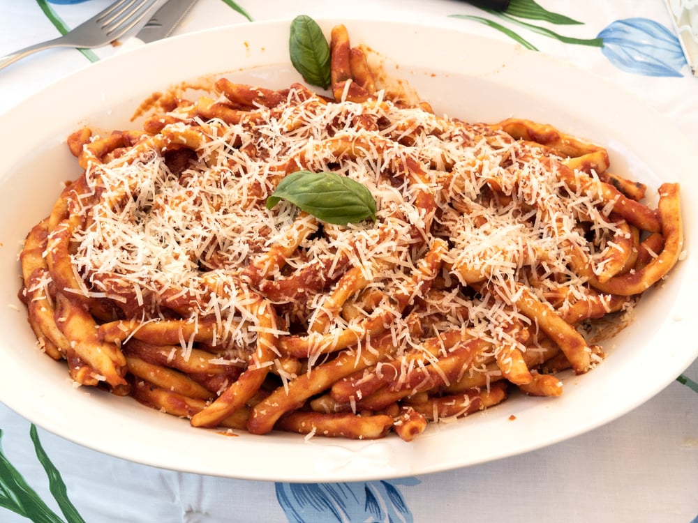 Sicilian,Macaroni,,Fresh,Handmade,Pasta,With,A,Small,Underwire Sicilian,Macaroni,,Fresh,Handmade,Pasta,With,A,Small,Underwire