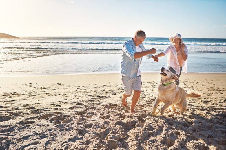 Happy,Couple,,Holding,Hands,And,At,The,Beach,With,A